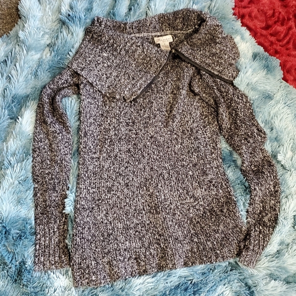 GLIMMER BY J.J. BASICS~ GRAY LONG SWEATER WITH FOLD OVER COLLAR & ZIPPER! - Picture 7 of 10